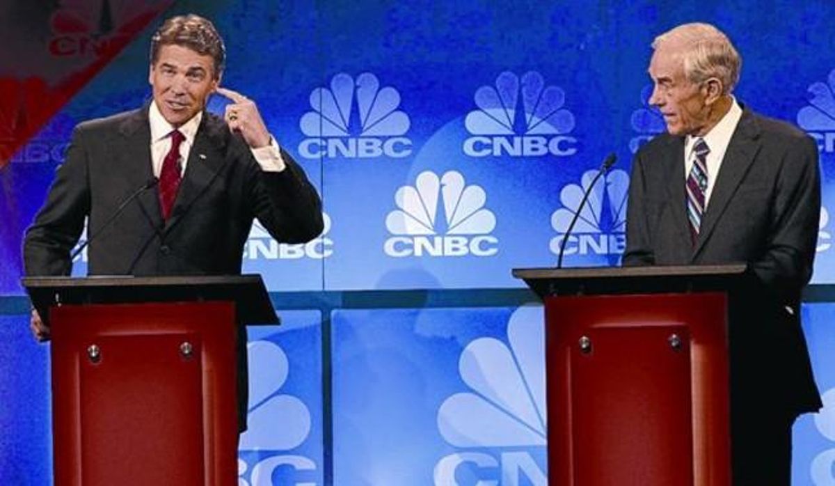 El candidato republicano Rick Perry mira sus notas durante un debate en la Universidad de Oakland. El candidato republicano Rick Perry mira sus notas durante un debate en la Universidad de Oakland.
