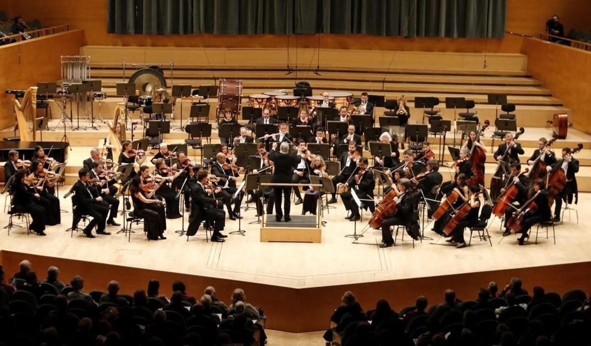 El director Antoni Ros Marbà en su primer concierto este fin de semana con la OBC, el pasado viernes. El director Antoni Ros Marbà en su primer concierto este fin de semana con la OBC, el pasado viernes.