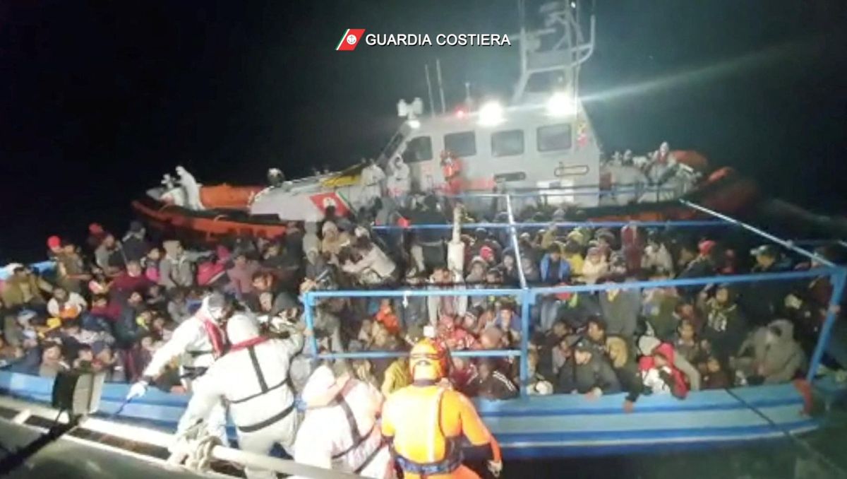 Imagen de inmigrantes llegando a las costas de Lampedusa. Imagen de inmigrantes llegando a las costas de Lampedusa.