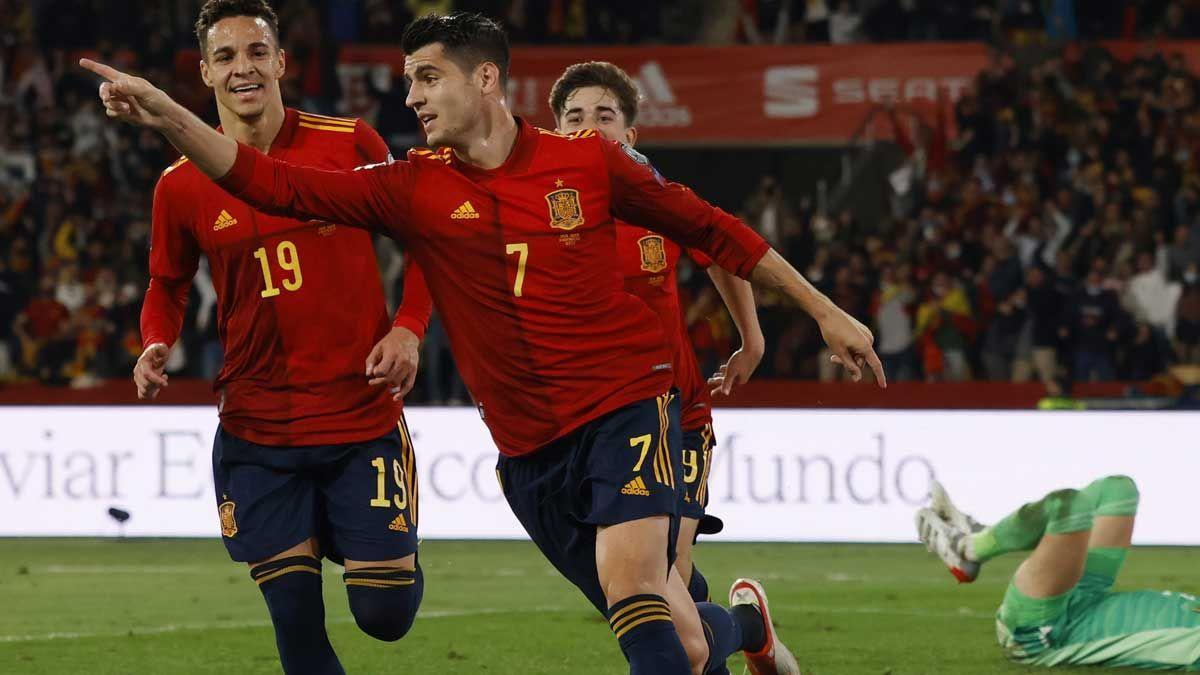 Morata celebra su gol en presencia de Rodrigo y Gavi. Morata celebra su gol en presencia de Rodrigo y Gavi.