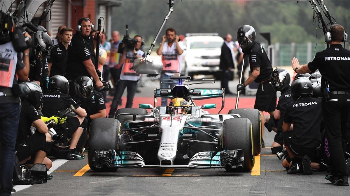 Lewis Hamilton, con su Mercedes, en la segunda sesión de entrenamientos en Spa.