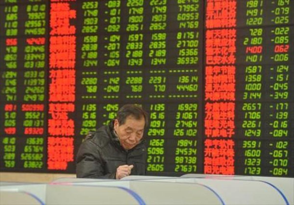 Un inversor en la bolsa de Fuyang, en la provincia china de Anhui. Un inversor en la bolsa de Fuyang, en la provincia china de Anhui.