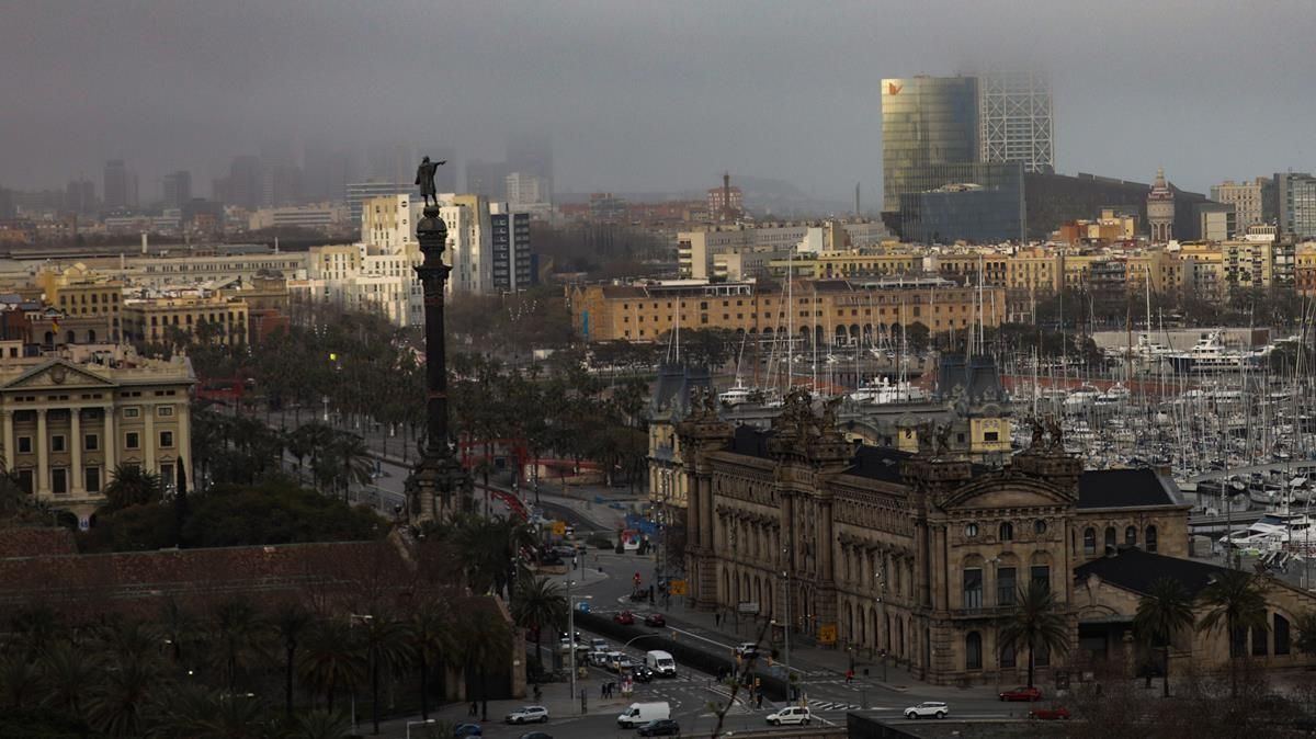Vista desde Montjuic de la ciudad de Barcelona, hoy martes. Vista desde Montjuic de la ciudad de Barcelona, hoy martes.