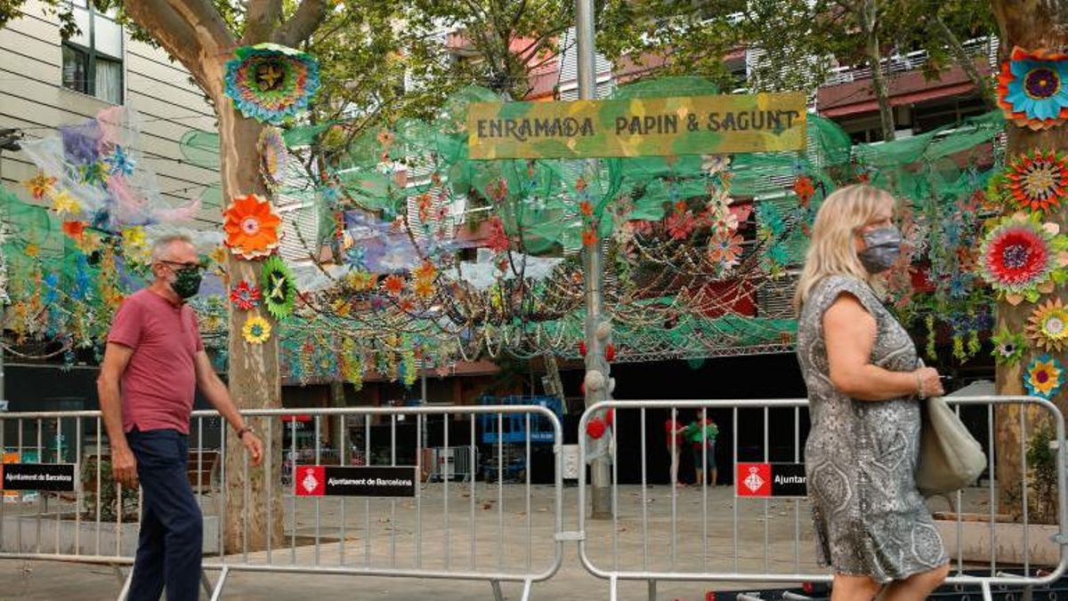 Les festes de Sants premien l’enramat floral de la plaça de Bonet i Muixí Les festes de Sants premien l’enramat floral de la plaça de Bonet i Muixí