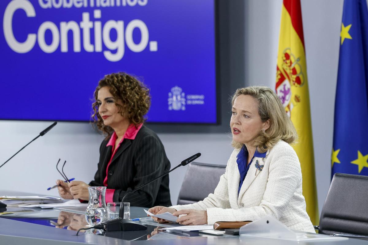 La vicepresidenta Nadia Calviño y la ministra María Jesús Montero durante la presentación del tercer informe de ejecución del Plan de Recuperación. La vicepresidenta Nadia Calviño y la ministra María Jesús Montero durante la presentación del tercer informe de ejecución del Plan de Recuperación.