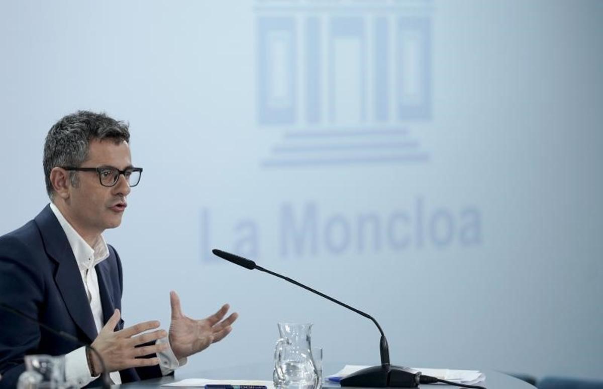 El titular de la Presidencia, Relaciones con las Cortes y Memoria Democrática, Félix Bolaños, durante la rueda de prensa posterior al Consejo de Ministros de este 1 de agosto de 2022, en la Moncloa.