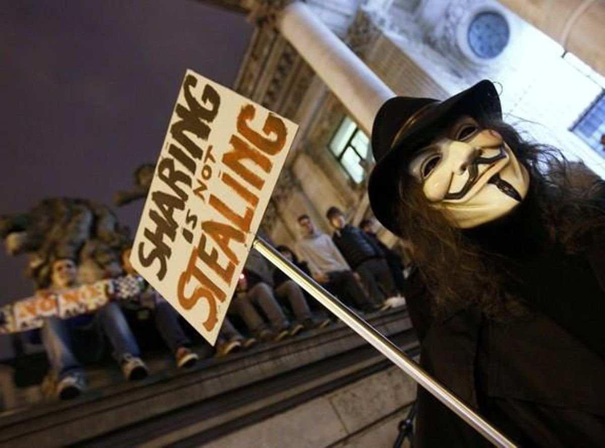 Un miembro de Anonymous se manifiesta en Bruselas (Bélgica) este sábado. Un miembro de Anonymous se manifiesta en Bruselas (Bélgica) este sábado.