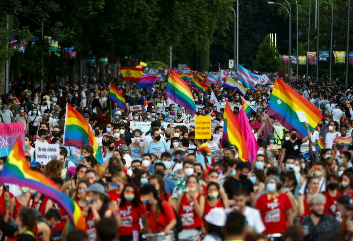 Interior avisa de que hay grupos que van "de cacería" para agredir al colectivo LGTBI Interior avisa de que hay grupos que van "de cacería" para agredir al colectivo LGTBI