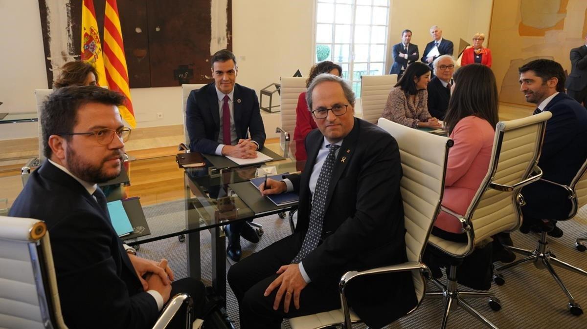 Imagen de la mesa de diálogo Gobierno-Generalitat, con Pedro Sánchez y Quim Torra.