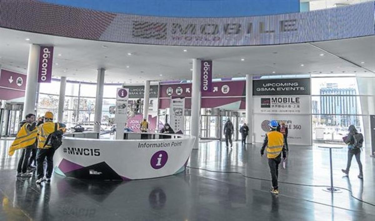 Preparativos del Mobile World Congress en el recinto de Fira Barcelona en Gran Via 2 de Hospitalet.
