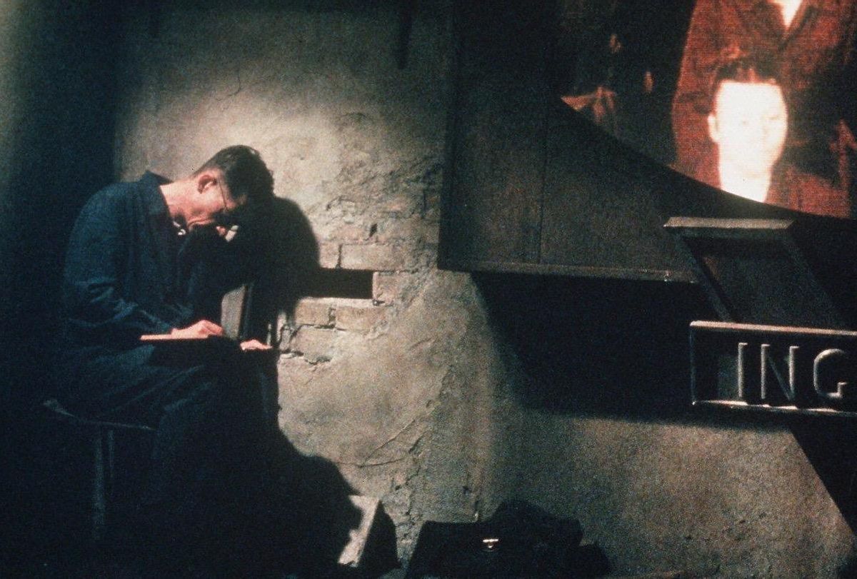 Una imagen de ’1984’ (Michael Radford, 1984). Una imagen de ’1984’ (Michael Radford, 1984).