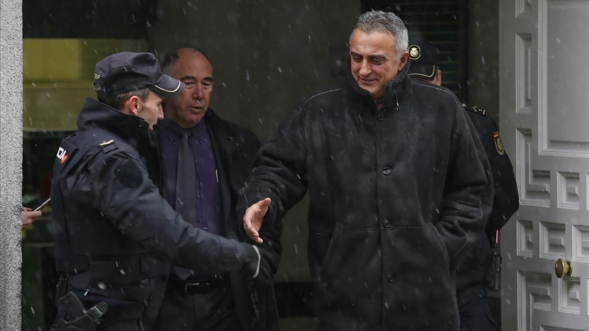 El comisario Manel Castellví, saliendo del Tribunal Supremo en febrero del 2018. El comisario Manel Castellví, saliendo del Tribunal Supremo en febrero del 2018.