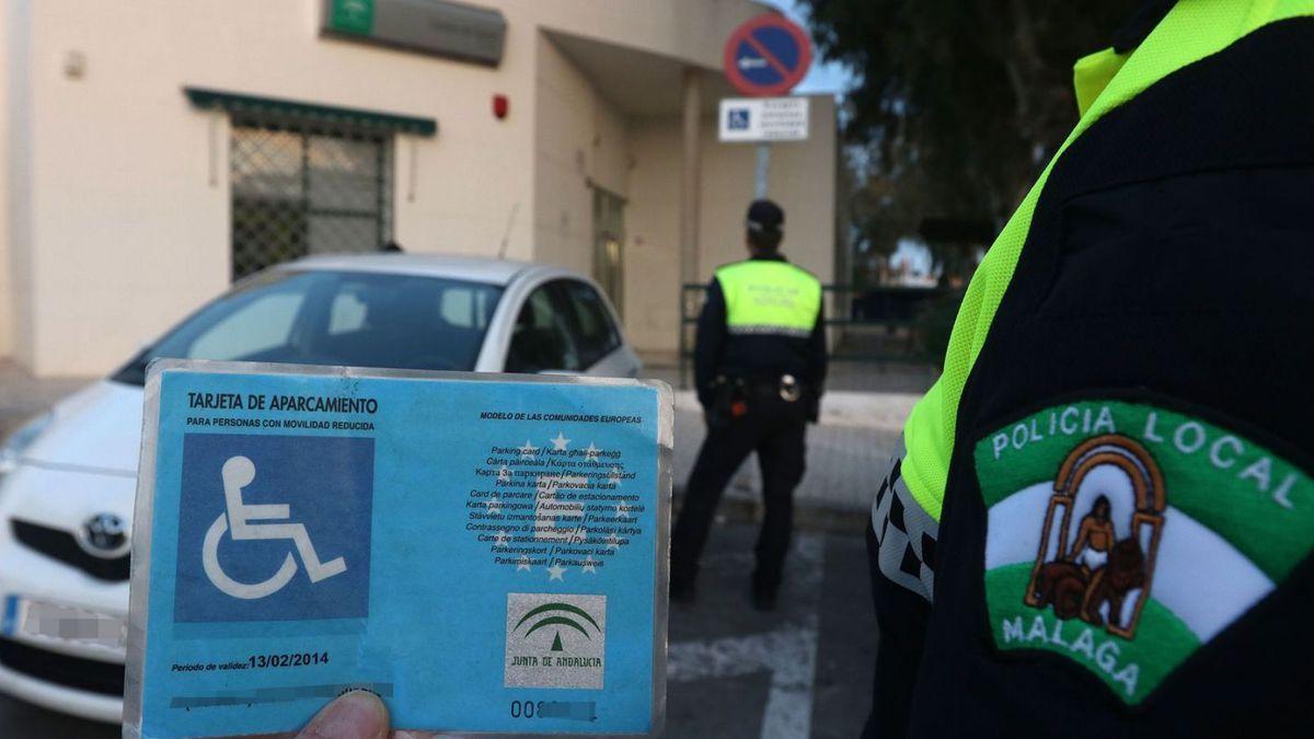 Seis meses de prisión por aparcar en zona de discapacitados en Málaga con la tarjeta de su padre fallecido