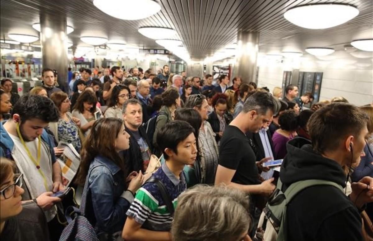 Aglomeraciones en el metro un día de huelga. Aglomeraciones en el metro un día de huelga.