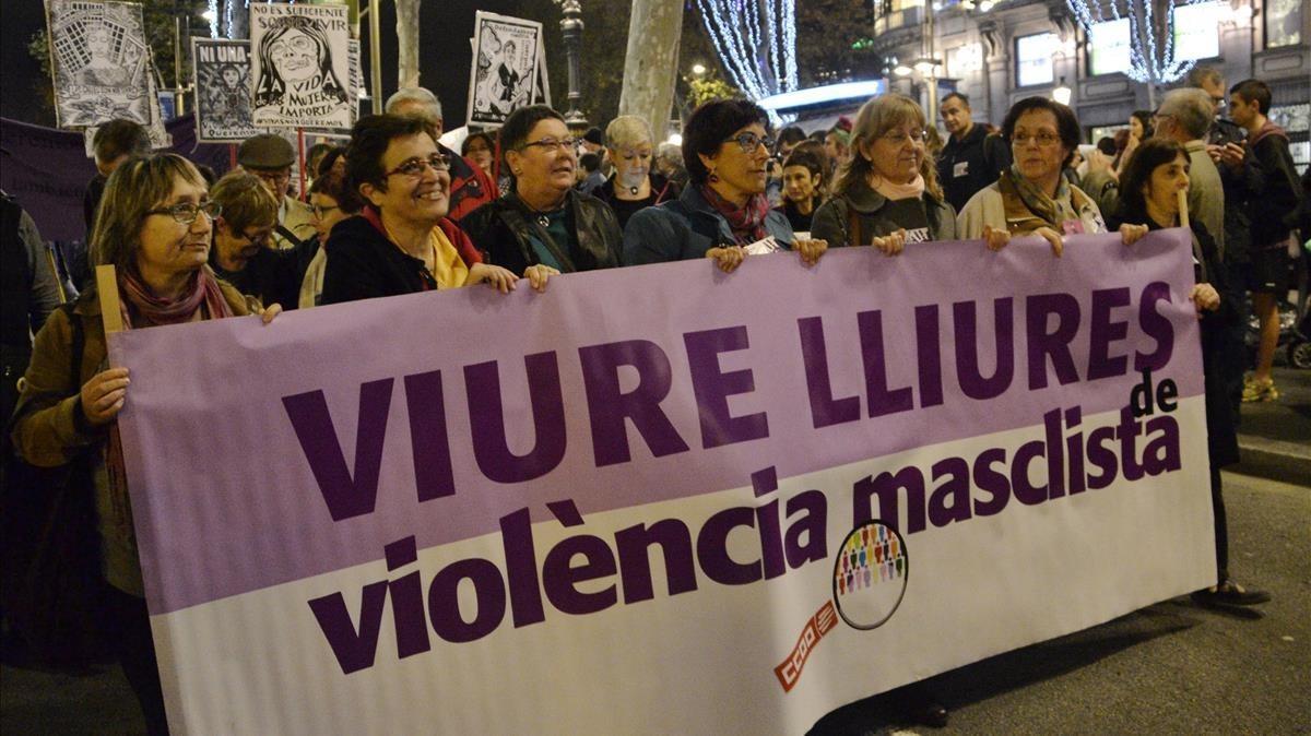 Manifestación en Barcelona contra la violencia machista convocada por la Xarxa de Dones Feministes.