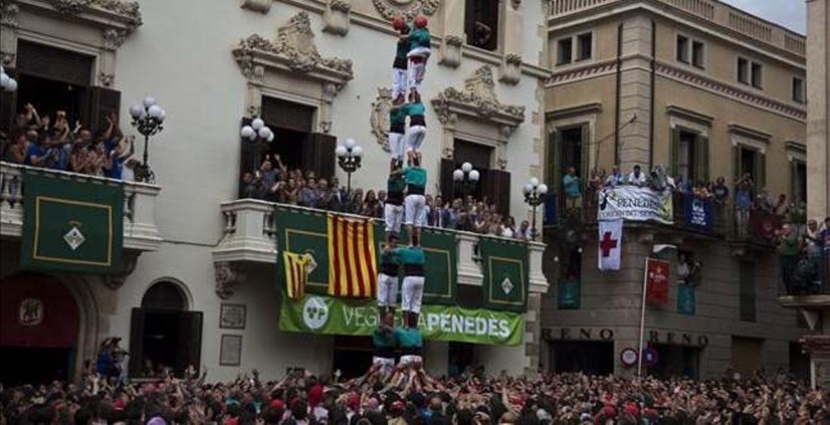 Los Castellers de Vilafranca, en plena actuación en la ’diada’ de Sant Fèlix. Los Castellers de Vilafranca, en plena actuación en la ’diada’ de Sant Fèlix.