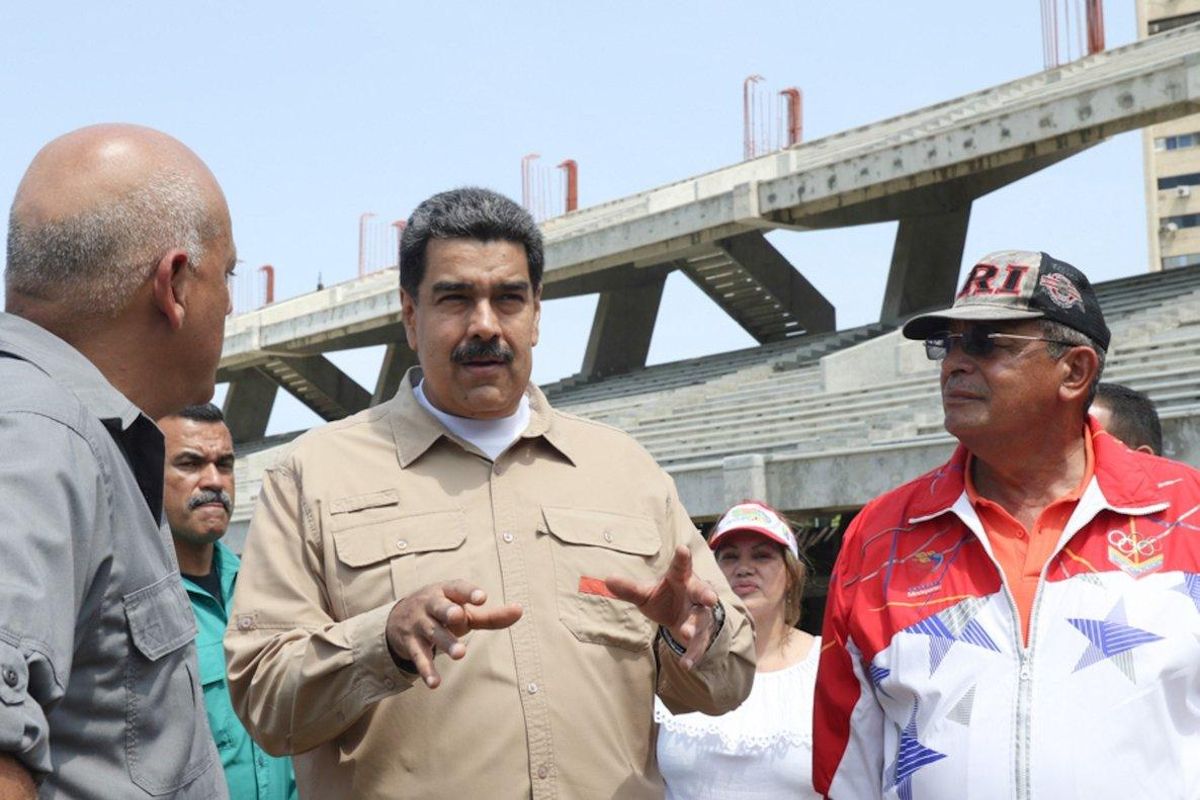 Nicolás Maduro durante la inspección del complejo hotelero de la Bahia de Caraballeda, Venezuela. EFE Nicolás Maduro durante la inspección del complejo hotelero de la Bahia de Caraballeda, Venezuela. EFE