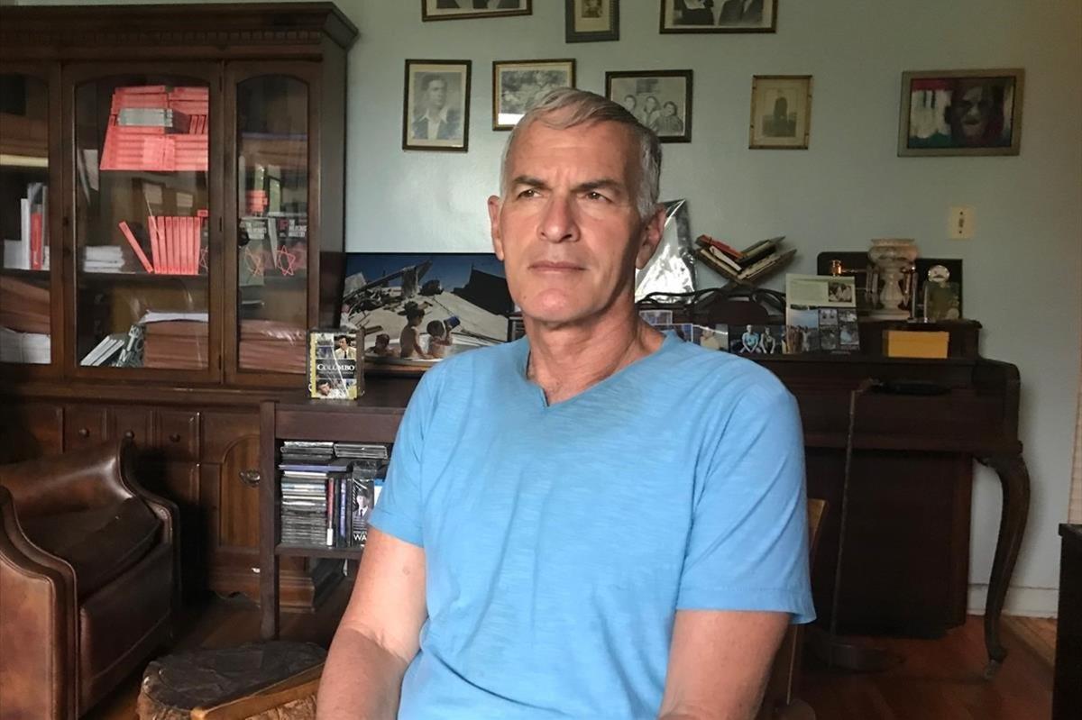 El académico y escritor Norman Finkelstein, en su casa neoyorkina de Coney Island. 
