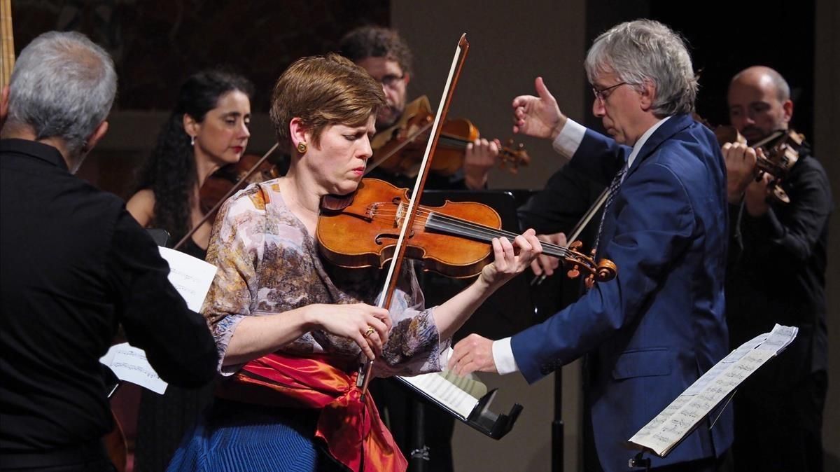 La violinista Isabelle Faust, el jueves durante el concierto que ofreció en el Palau 100. La violinista Isabelle Faust, el jueves durante el concierto que ofreció en el Palau 100.