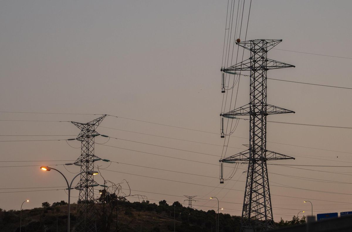 Precio de la luz lunes El precio de la luz sube un 12,4 este lunes, hasta 270,24 euros/MWh Precio de la luz lunes El precio de la luz sube un 12,4 este lunes, hasta 270,24 euros/MWh