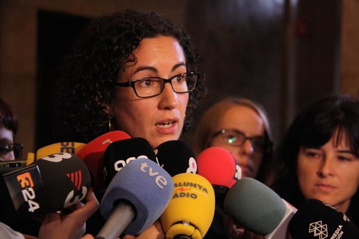 La portavoz de ERC en el Parlament, Marta Rovira, atiende a los medios. La portavoz de ERC en el Parlament, Marta Rovira, atiende a los medios.