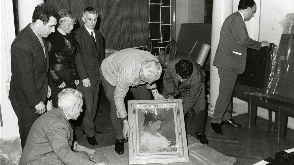Llegada a la sede del Museu d’Art de Barcelona de las obras donadas por Picasso a la ciudad, en mayo de 1970. 