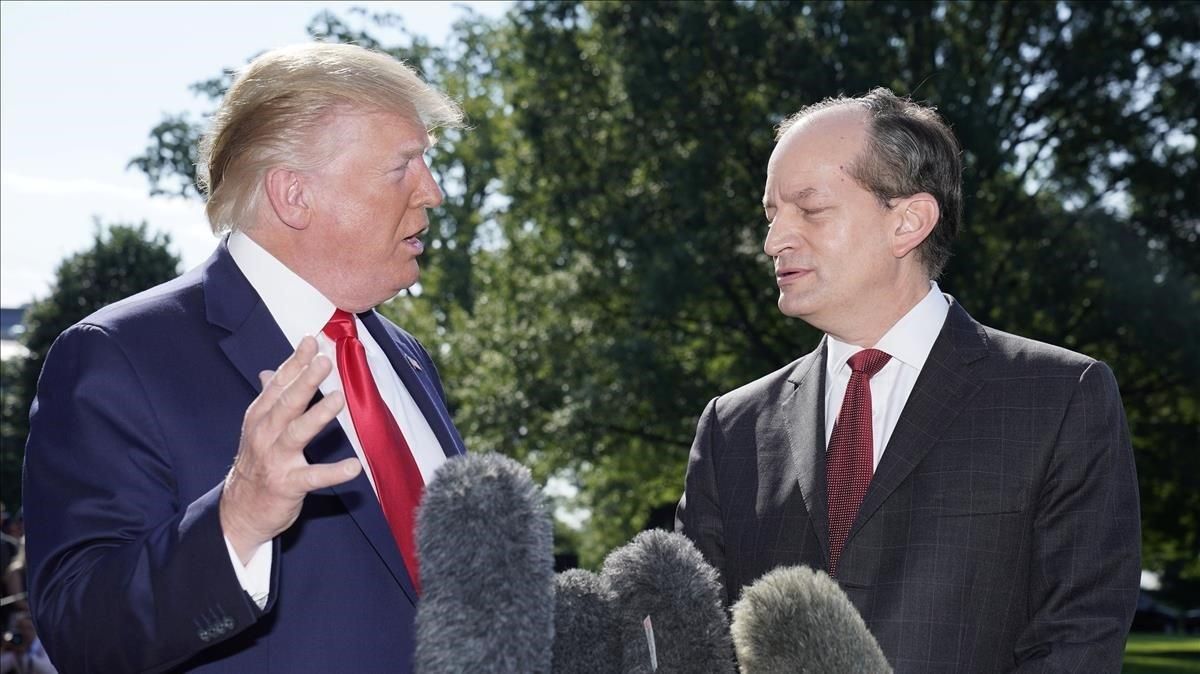 Donald Trump y el secretario de Trabajo, Alex Acosta, este viernes. Donald Trump y el secretario de Trabajo, Alex Acosta, este viernes.