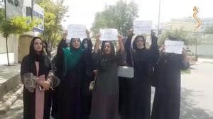 Un grupo de mujeres protestando por sus derechos en Kabul.