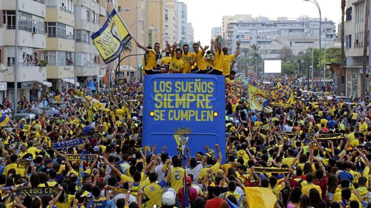 La rúa de celebración del ascenso del Cádiz, en julio del 2020.