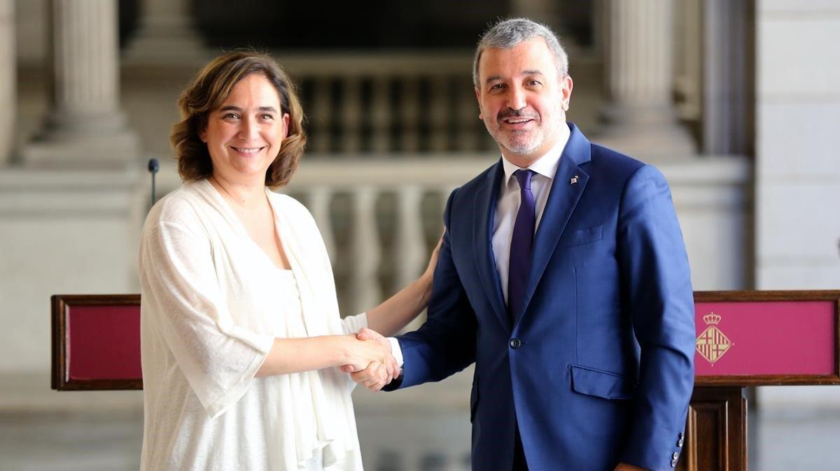Ada Colau y Jaume Collboni, tras presentar el acuerdo de Gobierno del Ayuntamiento de Barcelona.