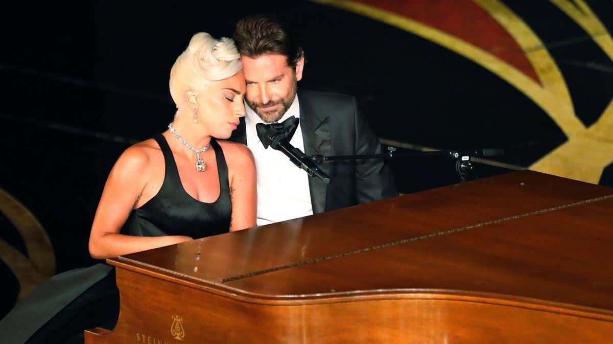 Lady Gaga y Bradley Cooper, recital de complicidad en la gala de los Oscar.