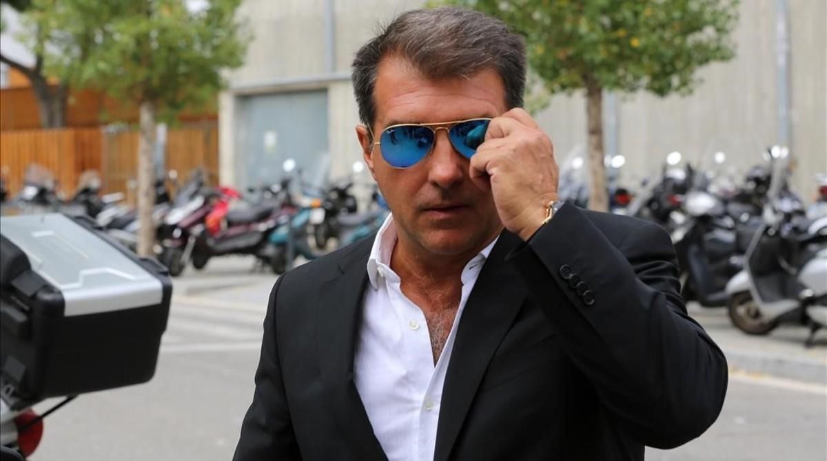 Joan Laporta, expresidente blaugrana, en el tanatorio de Sant Gervasi Joan Laporta, expresidente blaugrana, en el tanatorio de Sant Gervasi