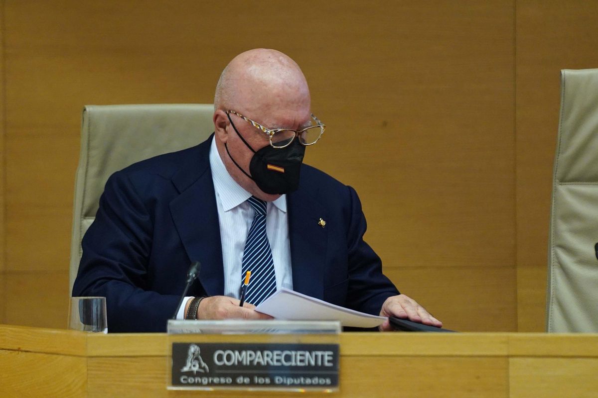 El ex-comisario Jose Manuel Villarejo antes de declarar en comisión en el Congreso. El ex-comisario Jose Manuel Villarejo antes de declarar en comisión en el Congreso.