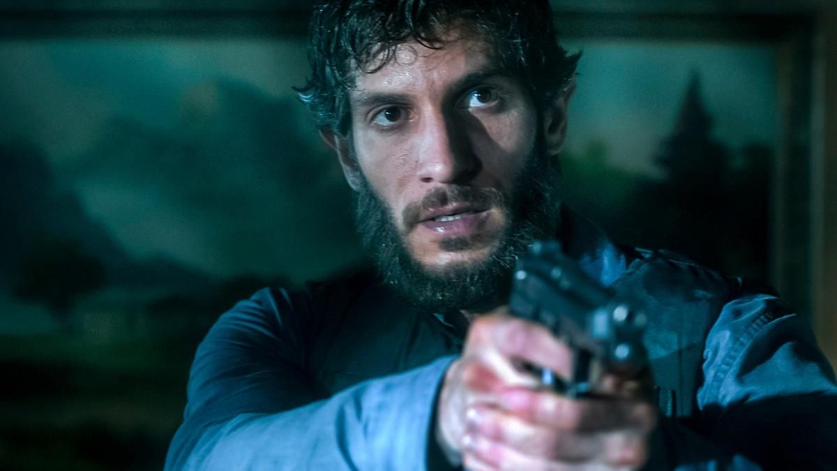 El actor Quim Gutiérrez, en una imagen de la miniserie de Tele 5 ’El padre de Caín’. El actor Quim Gutiérrez, en una imagen de la miniserie de Tele 5 ’El padre de Caín’.