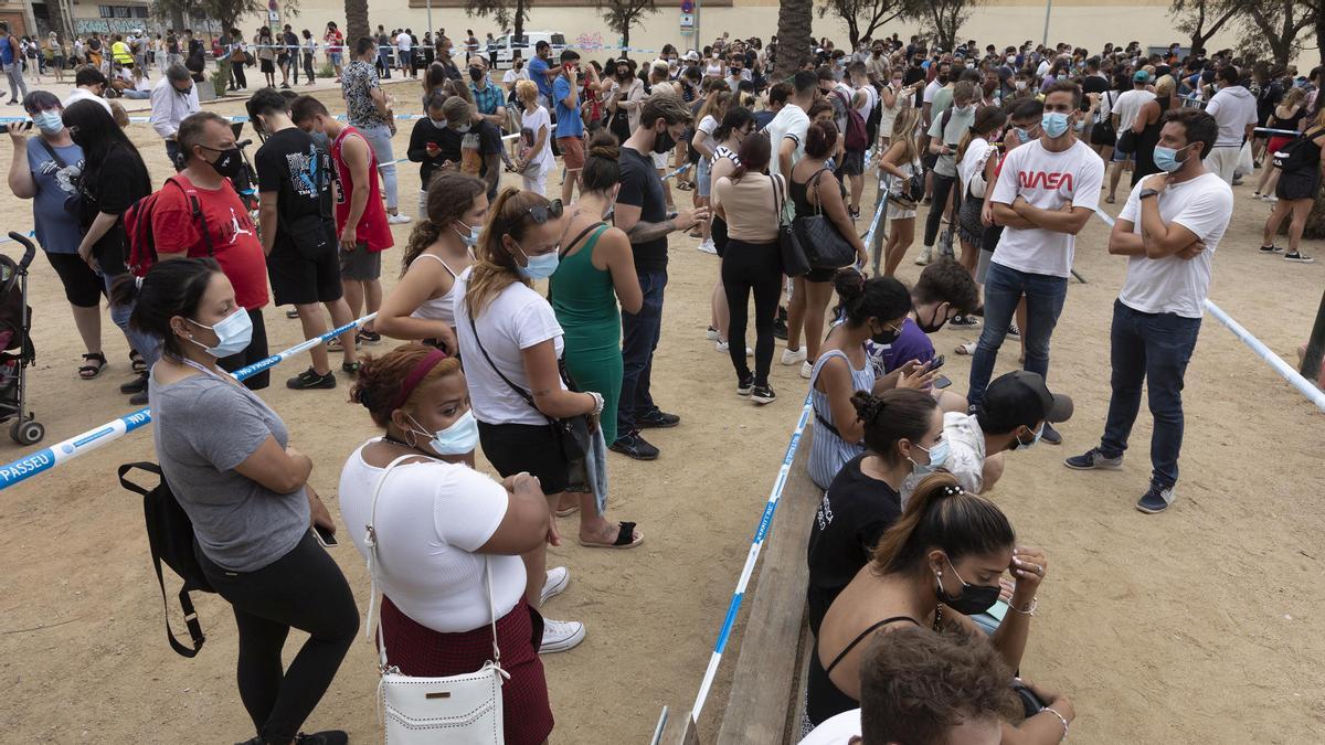 Vacunación sin cita previa en un autobús habilitado junto al Pont del Petroli de Badalona, el pasado 7 de julio. Vacunación sin cita previa en un autobús habilitado junto al Pont del Petroli de Badalona, el pasado 7 de julio.