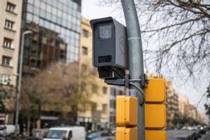 Uno de los nuevos radares de tráfico que comienzan a multar en Barcelona este 2023