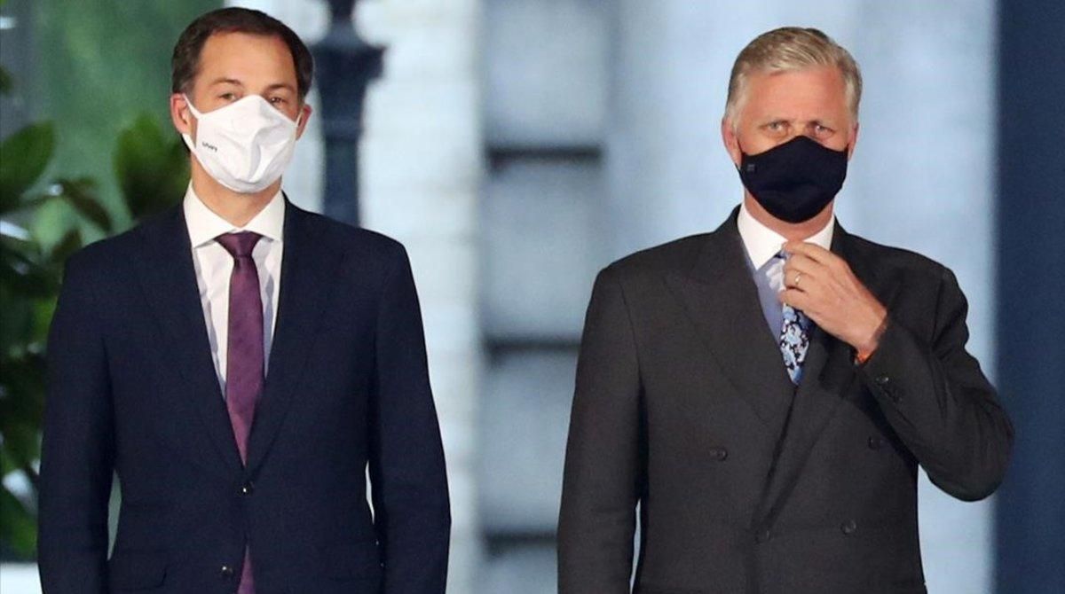 El próximo primer ministro de BélgicaAlexander De Croo junto al rey Philippe. El próximo primer ministro de BélgicaAlexander De Croo junto al rey Philippe.