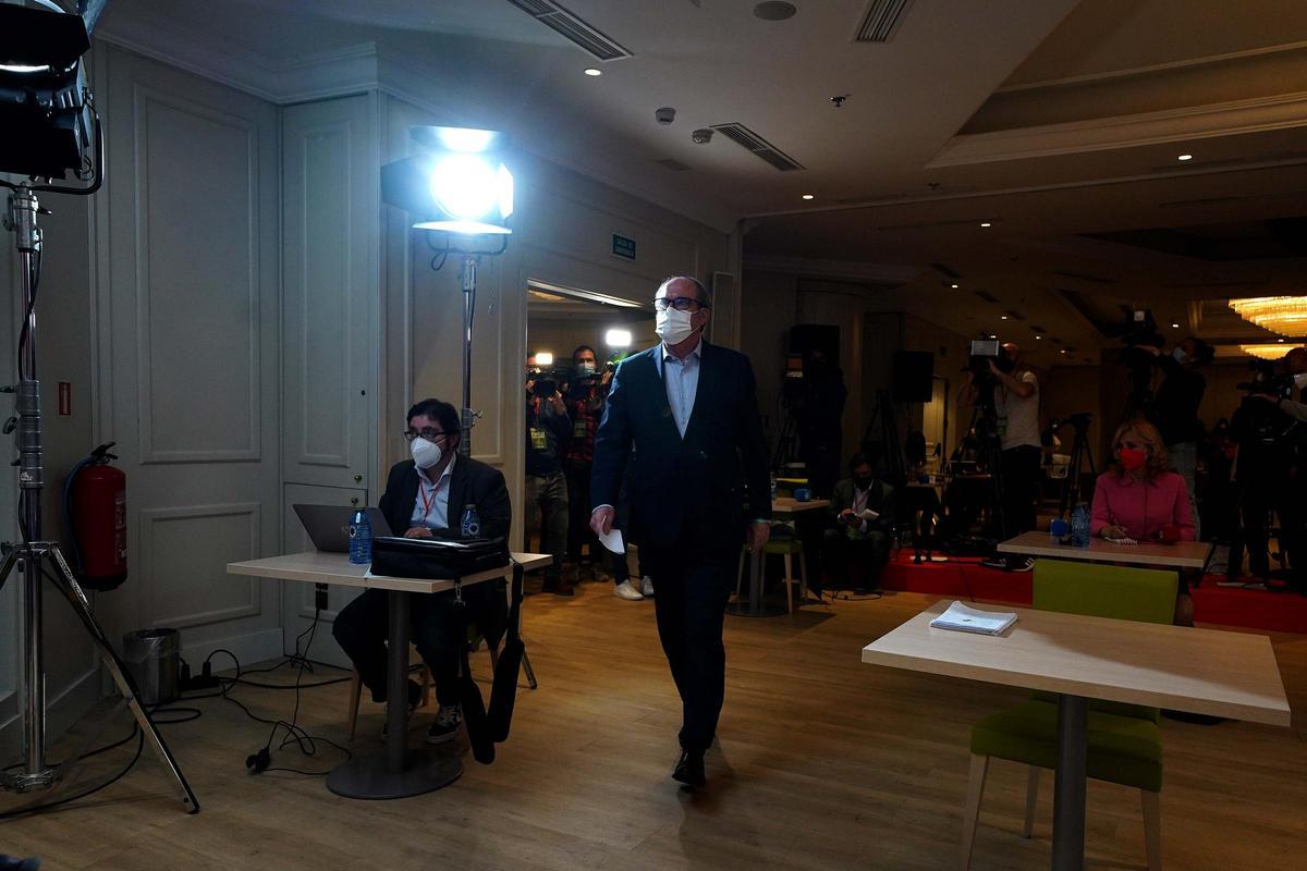 El candidato del PSOE-M, Ángel Gabilondo, antes de su comparecencia de valoración de los resultados del 4-M, en el hotel Princesa Plaza de Madrid. El candidato del PSOE-M, Ángel Gabilondo, antes de su comparecencia de valoración de los resultados del 4-M, en el hotel Princesa Plaza de Madrid.