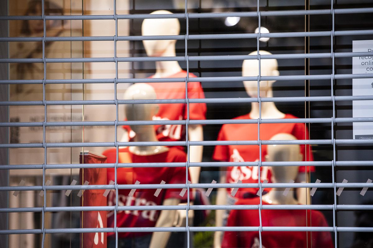 Una tienda del Portal de l’Àngel, de Barcelona, cerrada a consecuencia de las restricciones decretadas por la pandemia. Una tienda del Portal de l’Àngel, de Barcelona, cerrada a consecuencia de las restricciones decretadas por la pandemia.