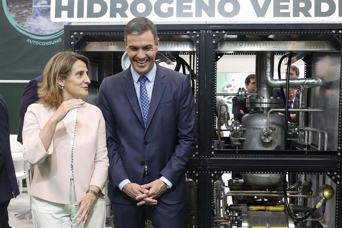 Teresa Ribera y Pedro Sánchez. Teresa Ribera y Pedro Sánchez.