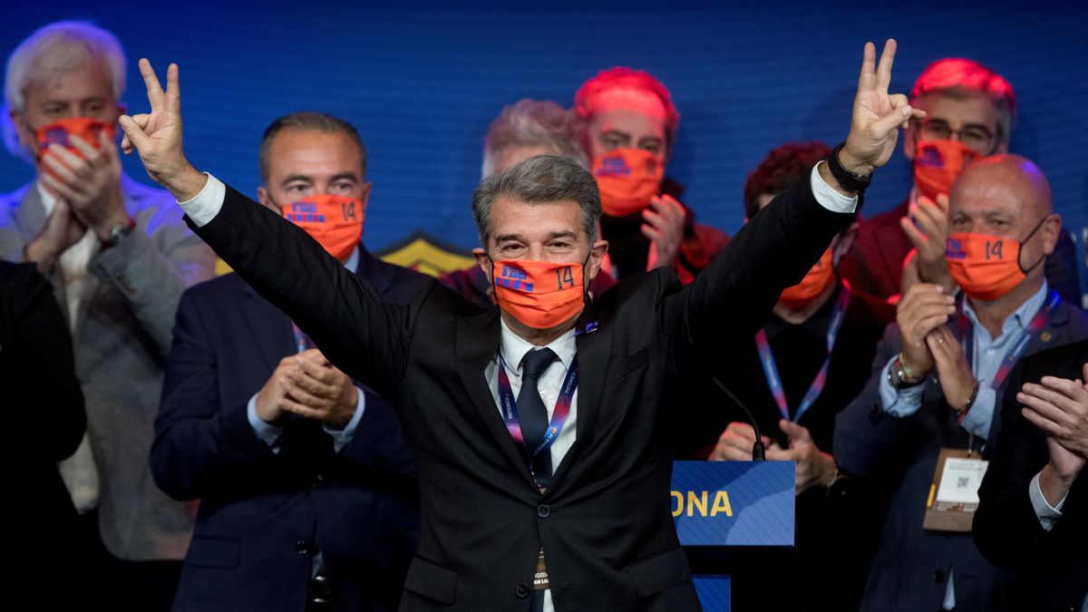 Joan Laporta celebra el triunfo en las elecciones a la presidencia en el Auditori. Joan Laporta celebra el triunfo en las elecciones a la presidencia en el Auditori.