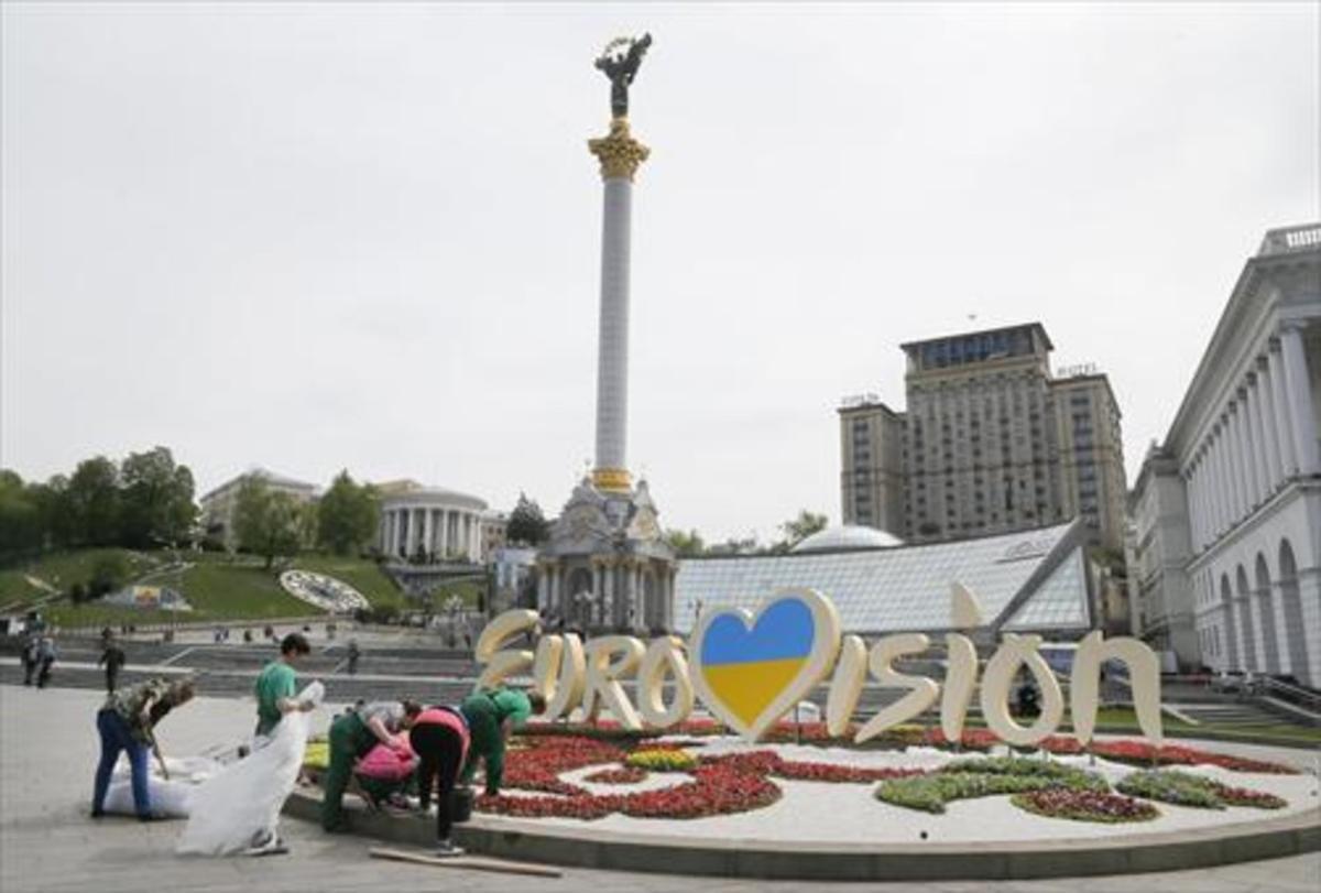Últimos preparativos de Eurovisión en el centro de Kiev.
