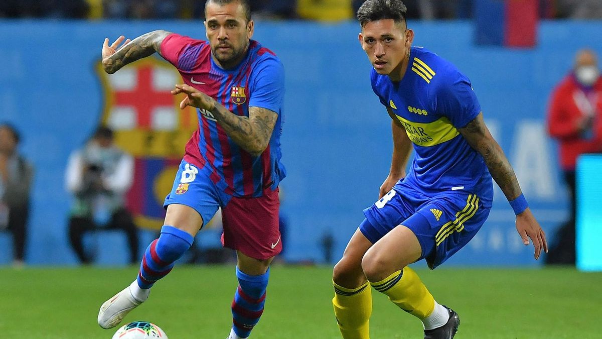 I Alves va acabar de capità del Barça en el seu redebut I Alves va acabar de capità del Barça en el seu redebut