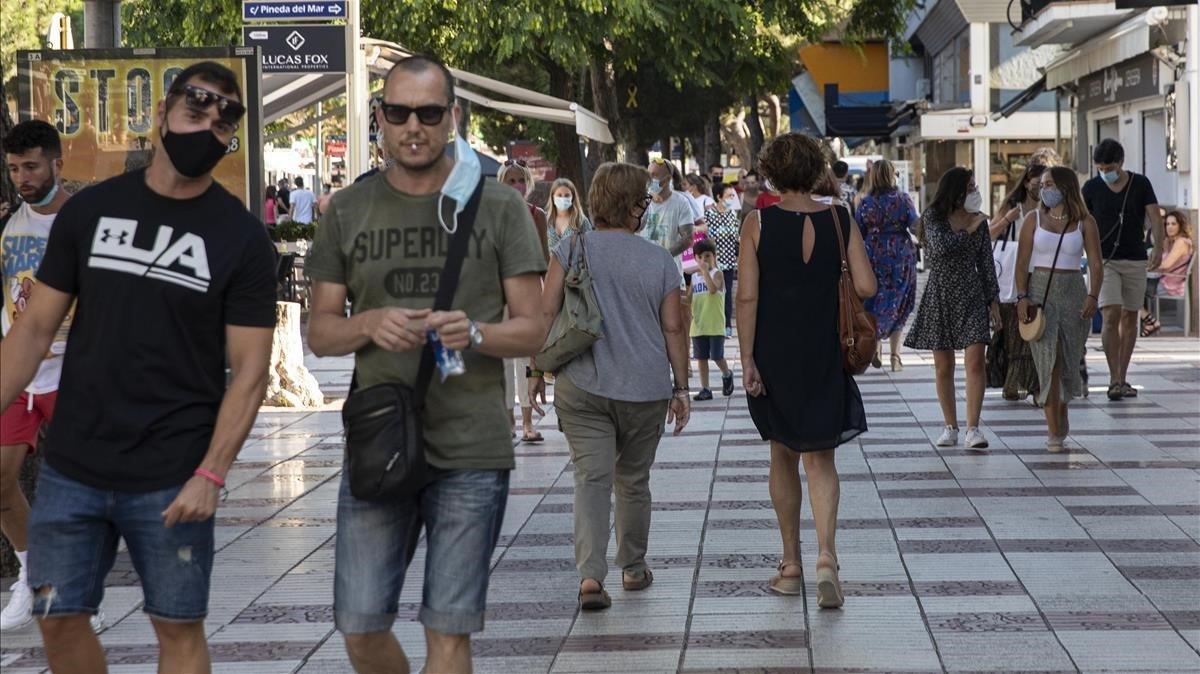 Retencions als accessos a la Costa Brava malgrat la recomanació de no sortir de casa