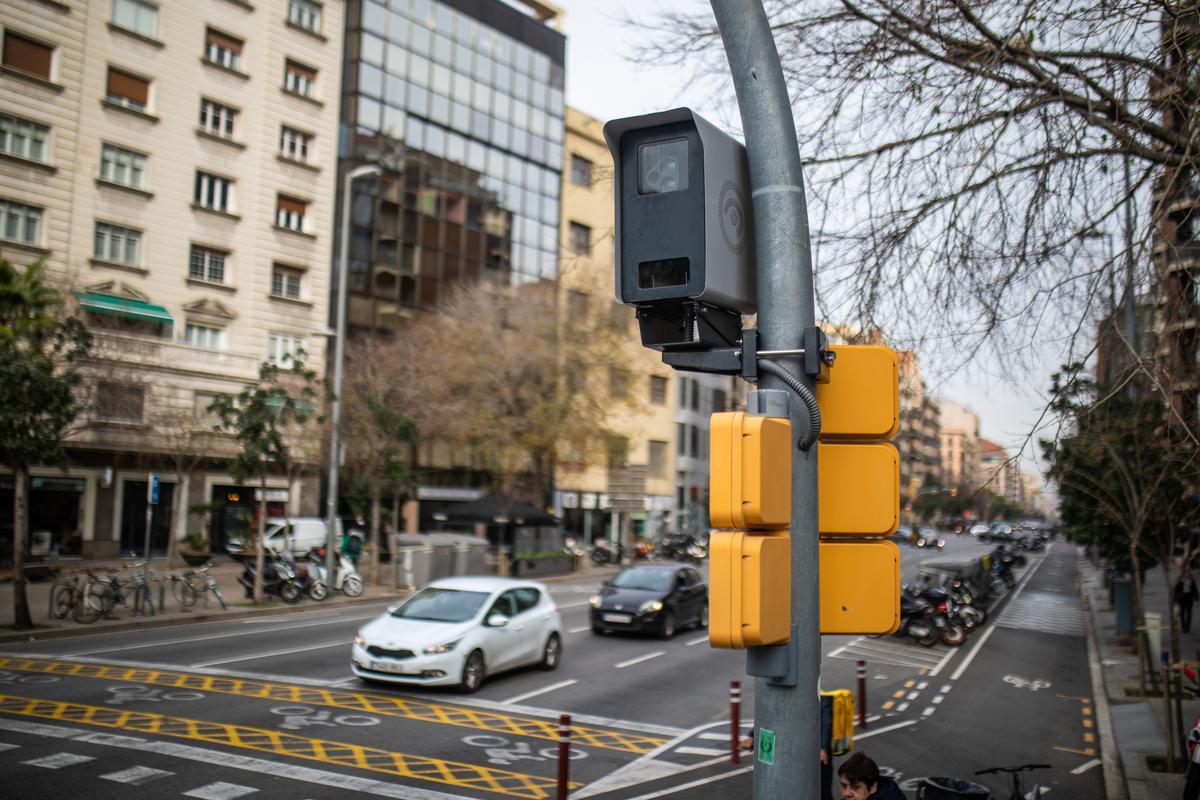 Nuevos radares  en Barcelona que afectan en 2023. La calle de Aragó, entre Comte d’Urgell y Casanova.