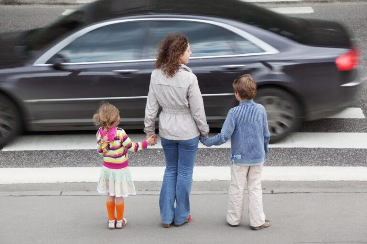 Humo de tabaco y contaminación de coches dañan la salud emocional de los niños Humo de tabaco y contaminación de coches dañan la salud emocional de los niños