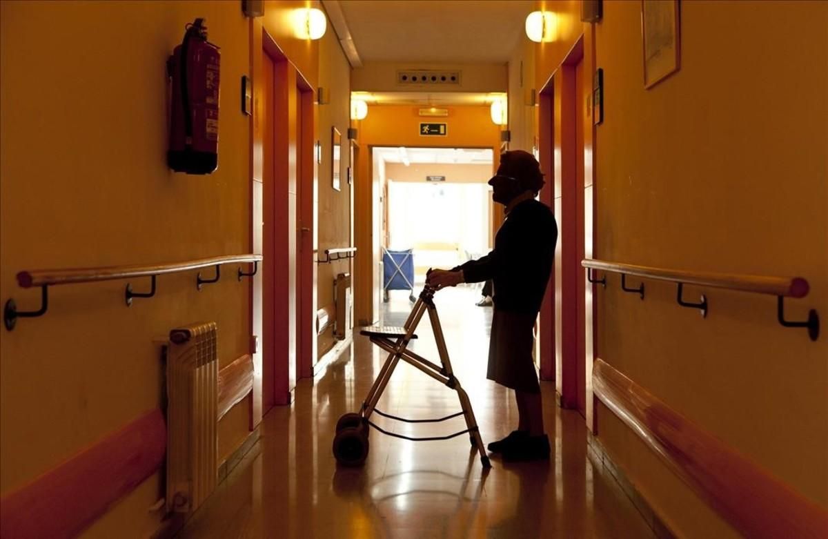 Una usuaria en una residencia para la tercera edad. Una usuaria en una residencia para la tercera edad.