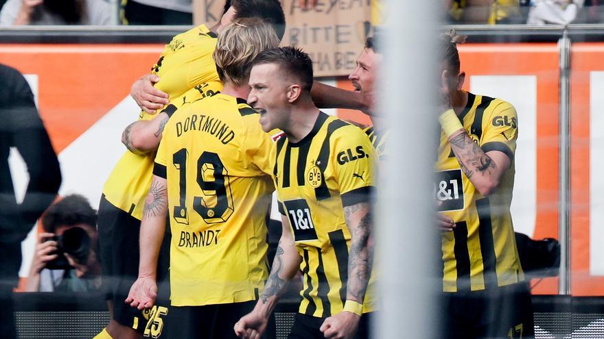 Doublete de Haller le da triunfo y liderato al Dortmund