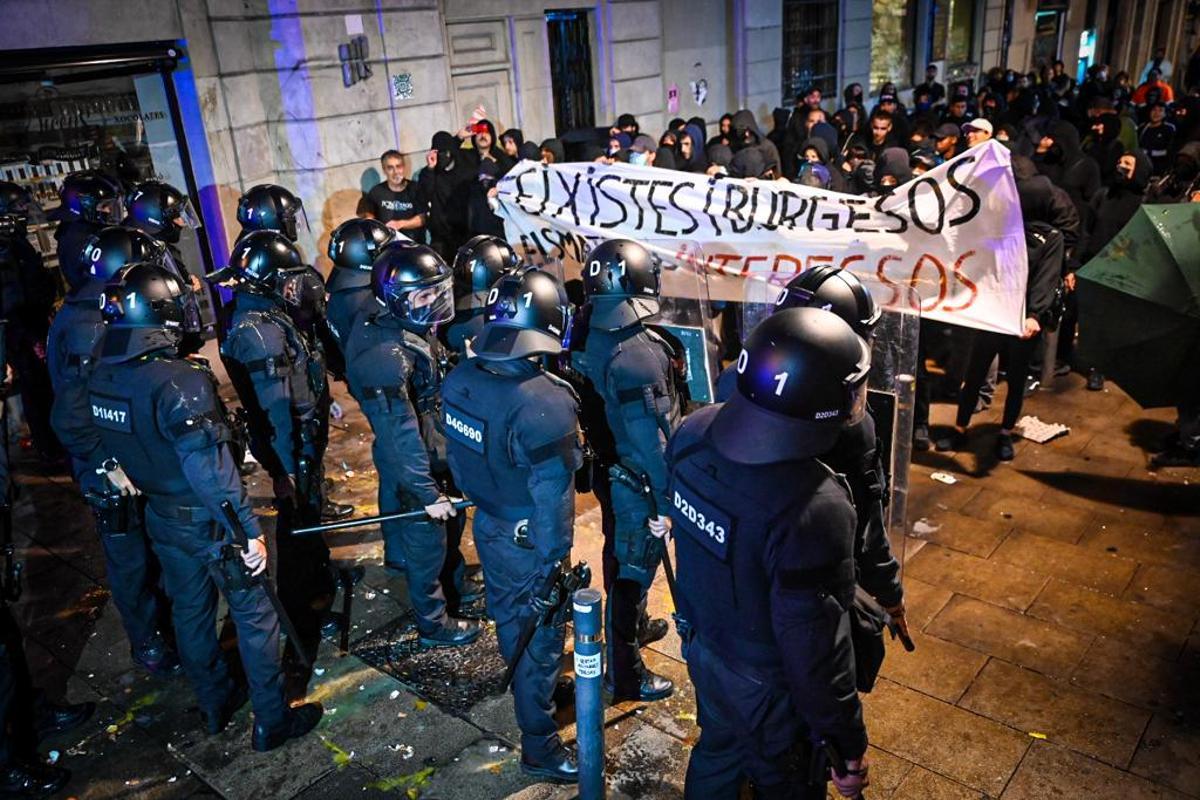 Vislumbrar Detectable Ahora Manifestación Desokupa contra Ada Colau y okupas hoy, en DIRECTO | Última  hora de las protestas en Barcelona