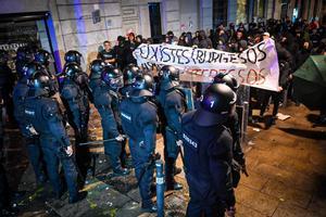 Manifestación de Desokupa contra Ada Colau y okupas, hoy: última hora de las protestas en Barcelona, en directo